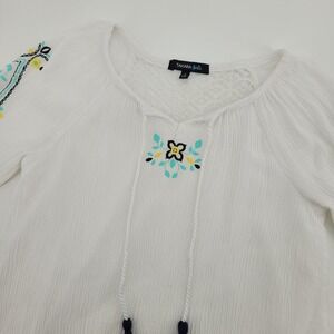 Takara Girls Size 6 White Embroidered Peasant Blouse Tassel Boho Top